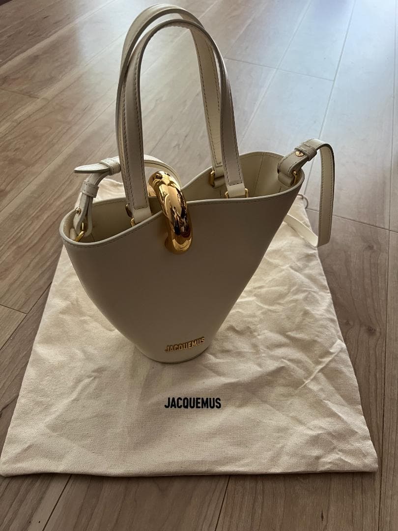 11 JACQUEMUS ホワイトレザーショルダーバッグ