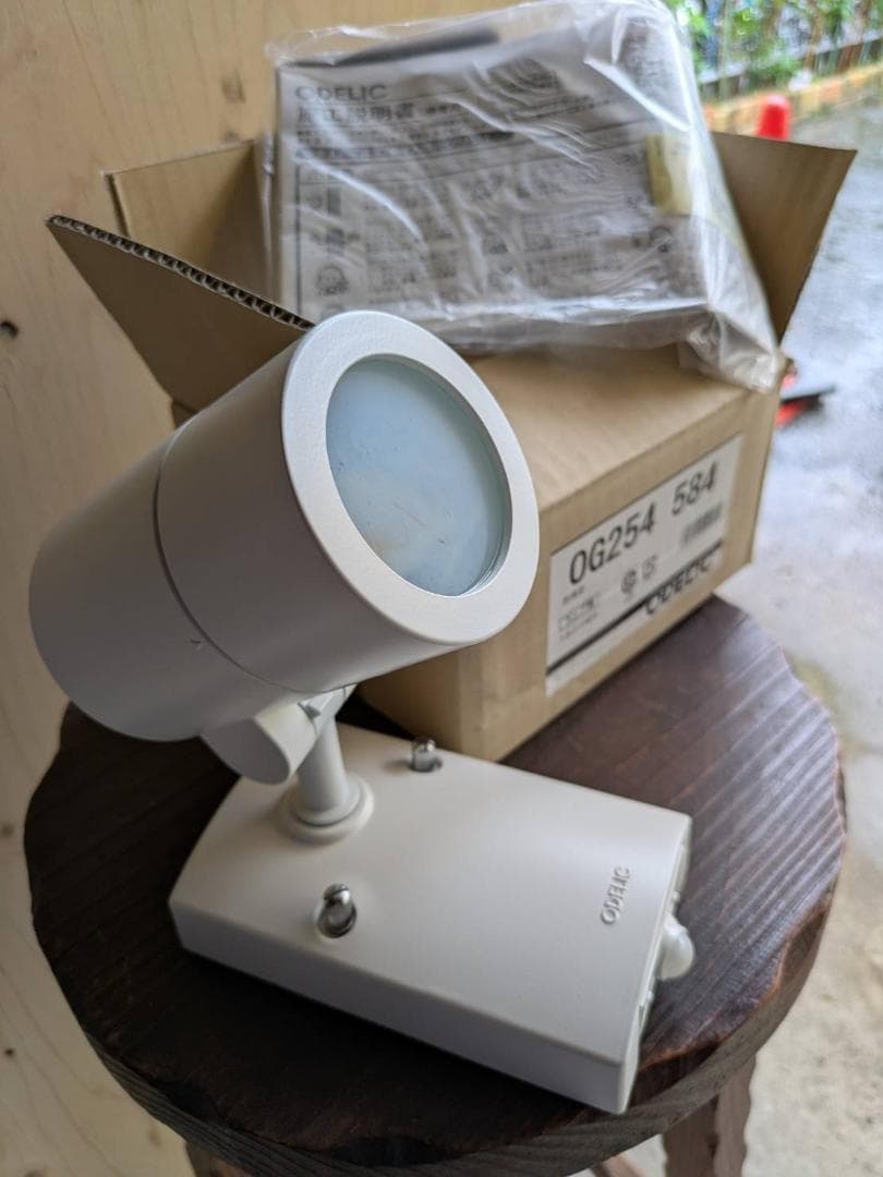 ホワイトの屋外スポットライト ODELIC　OG 254 584 新品