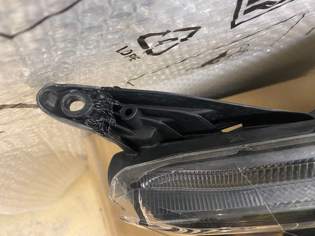 ★中古品★80VOXY LEDヘッドランプユニット　RH