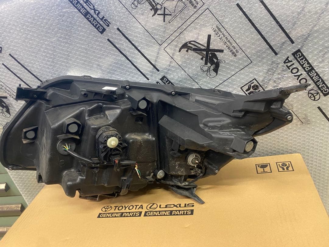 ★中古品★80VOXY LEDヘッドランプユニット　RH