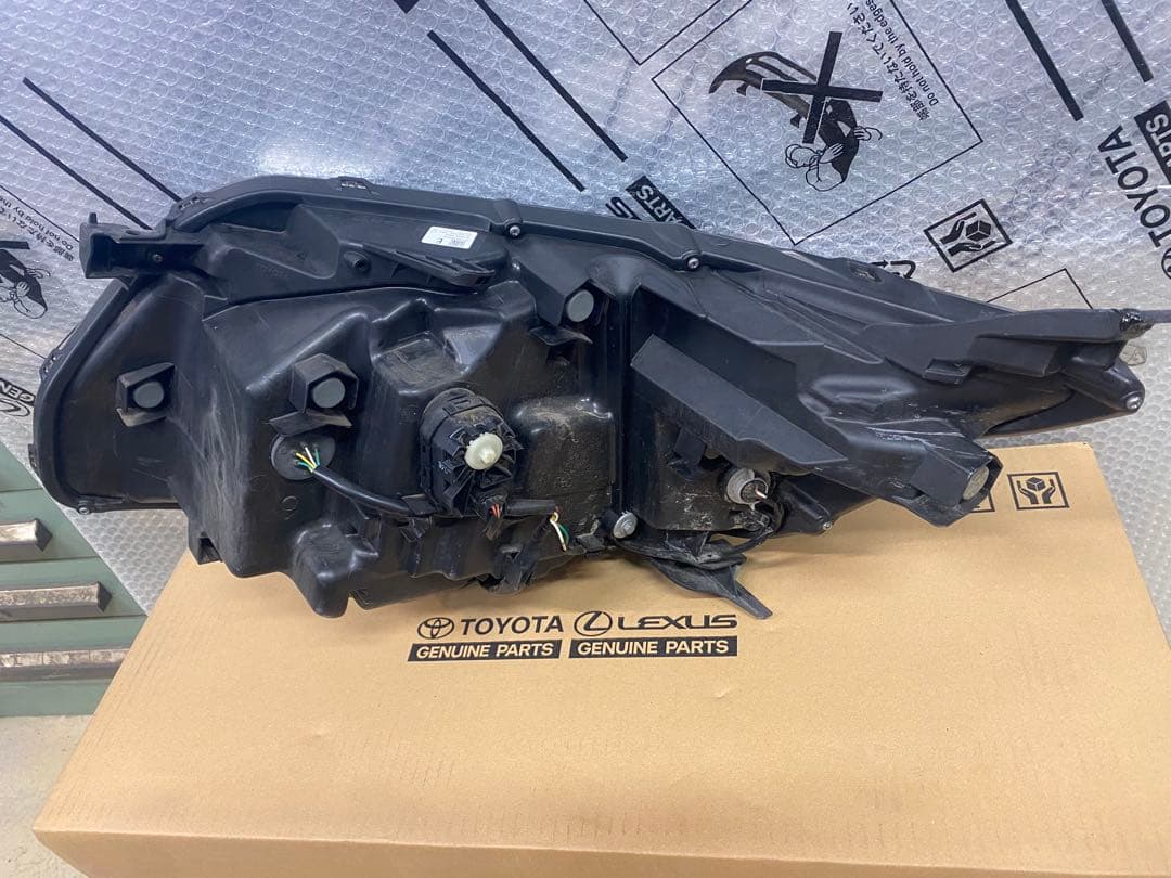 ★中古品★80VOXY LEDヘッドランプユニット　RH