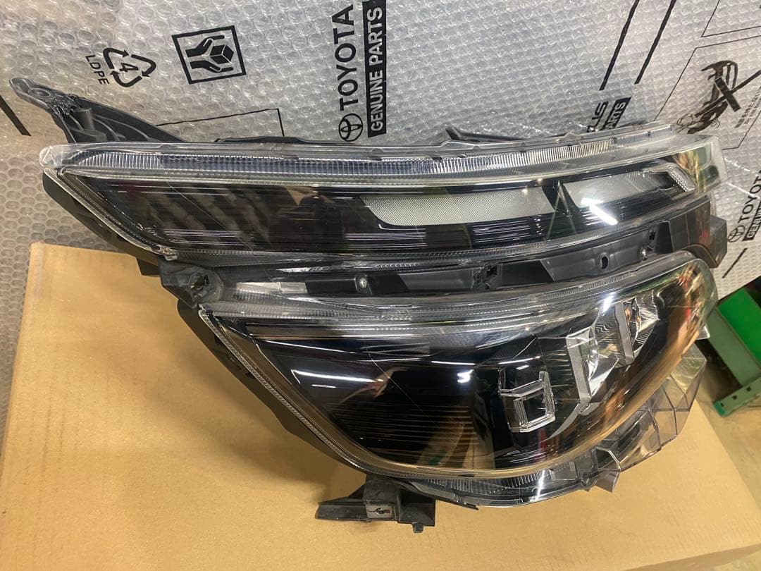 ★中古品★80VOXY LEDヘッドランプユニット　RH