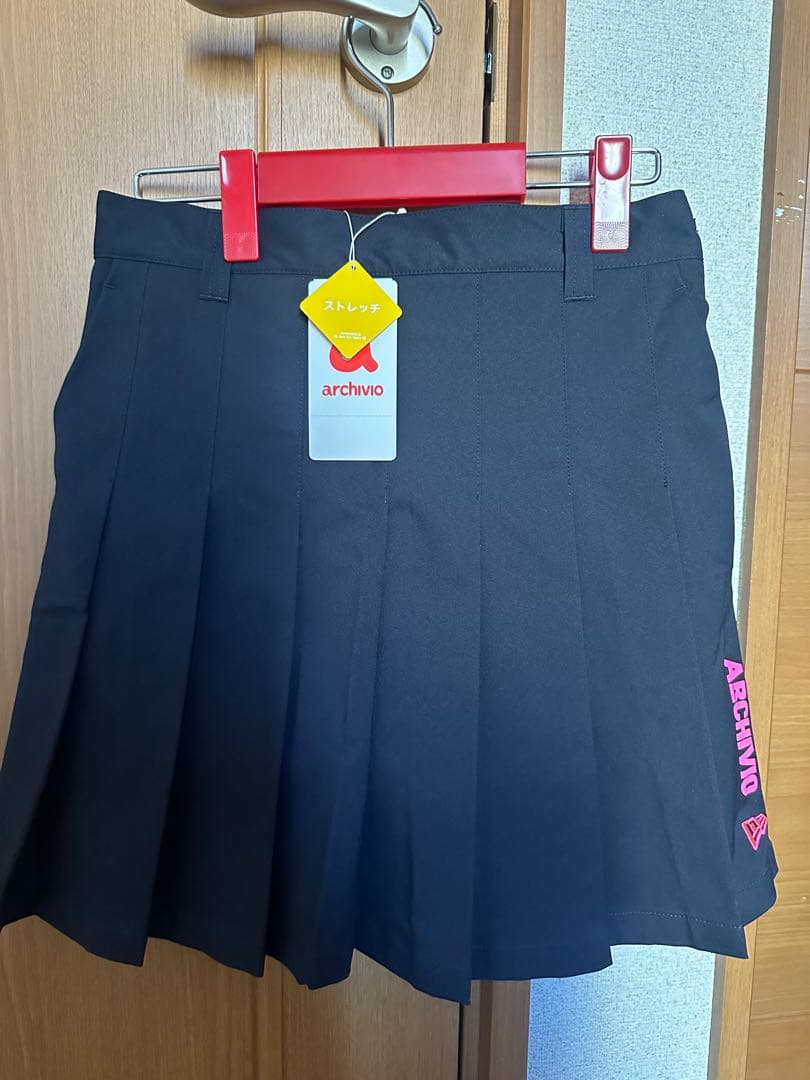 新品未使用　タグ付き　プリーツスカート　 NEW ERAコラボ　色はネイビー
