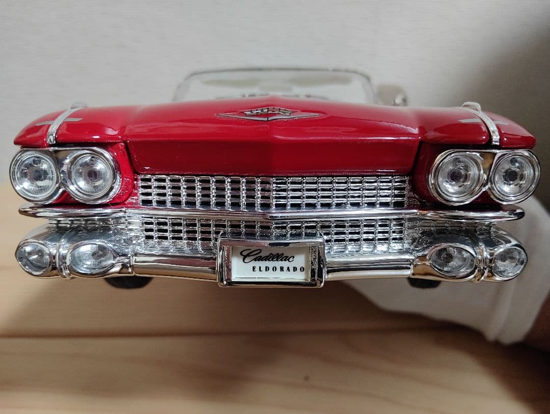 【美品】Cadillac ELDORAD 1/18 MAISTO 希少 赤