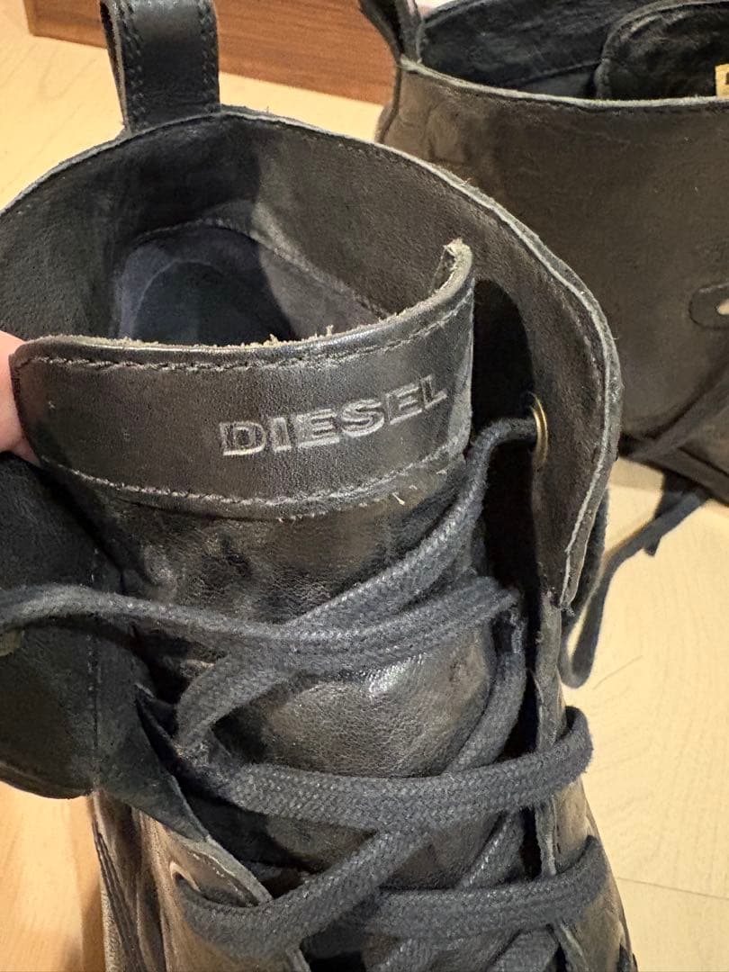 DIESEL ブラックレザーミッドカットブーツ