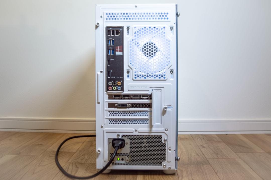 白ゲーミングPC i7-4790 / GTX1060 / SSD512GB