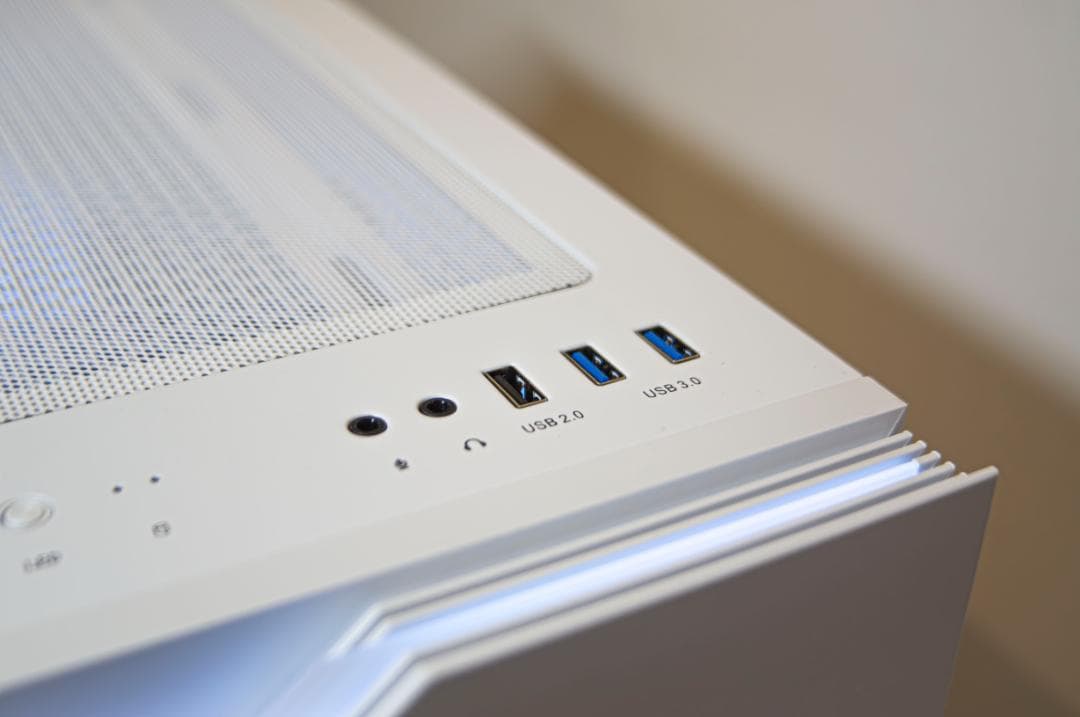 白ゲーミングPC i7-4790 / GTX1060 / SSD512GB