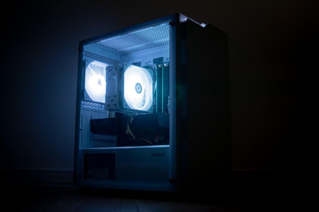 白ゲーミングPC i7-4790 / GTX1060 / SSD512GB