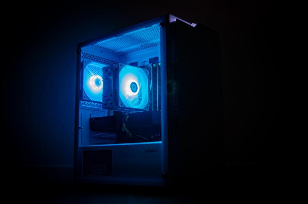 白ゲーミングPC i7-4790 / GTX1060 / SSD512GB