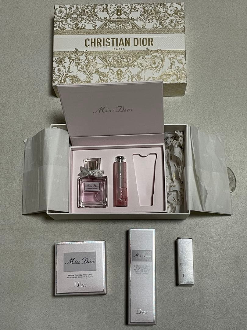 Miss Dior クリスマスコフレ コスメ セット ディオール 香水　リップ