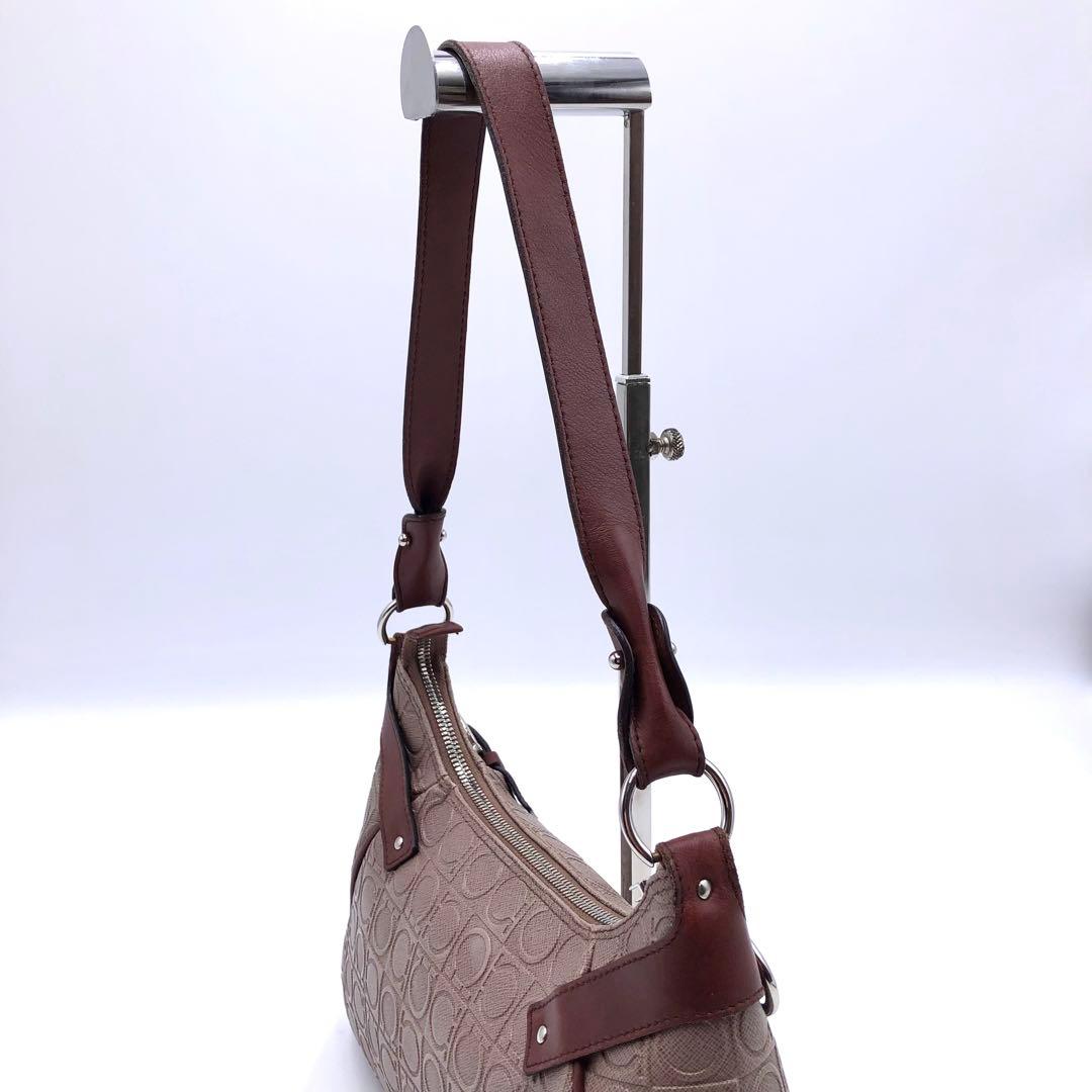 サルヴァトーレフェラガモ アクセサリーポーチ ガンチーニ エンボス バッグ