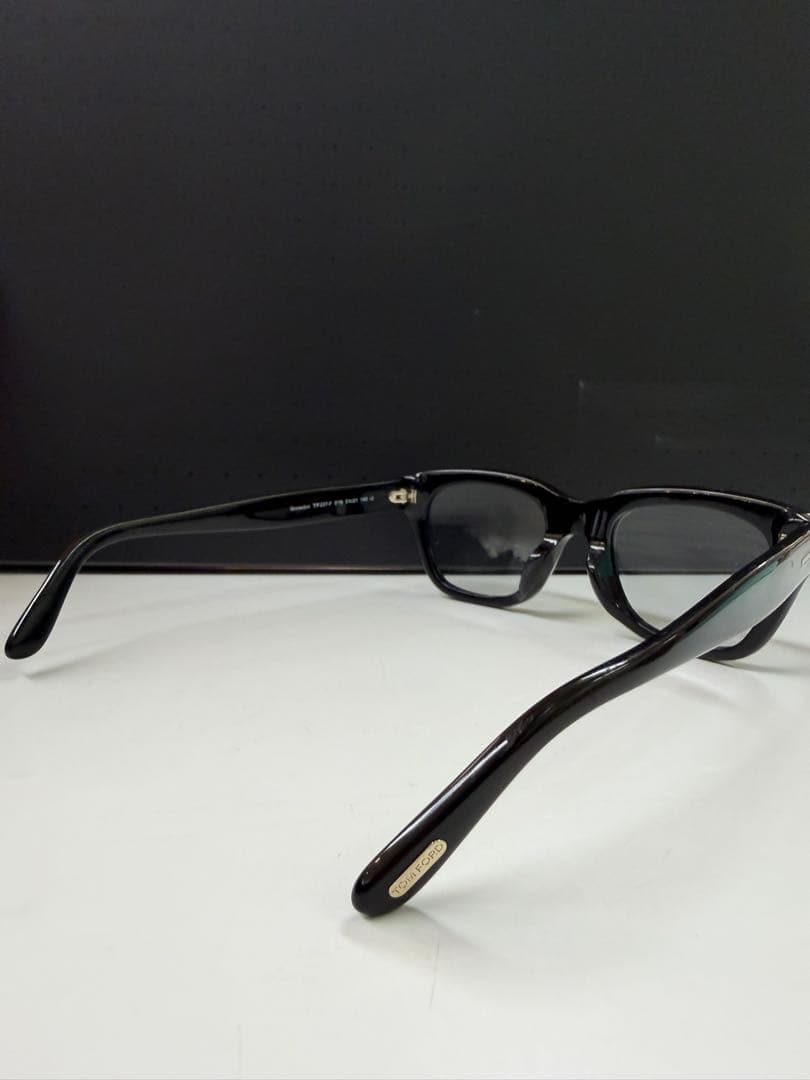 TOM FORD メガネ ライトグレーレンズ 伊製