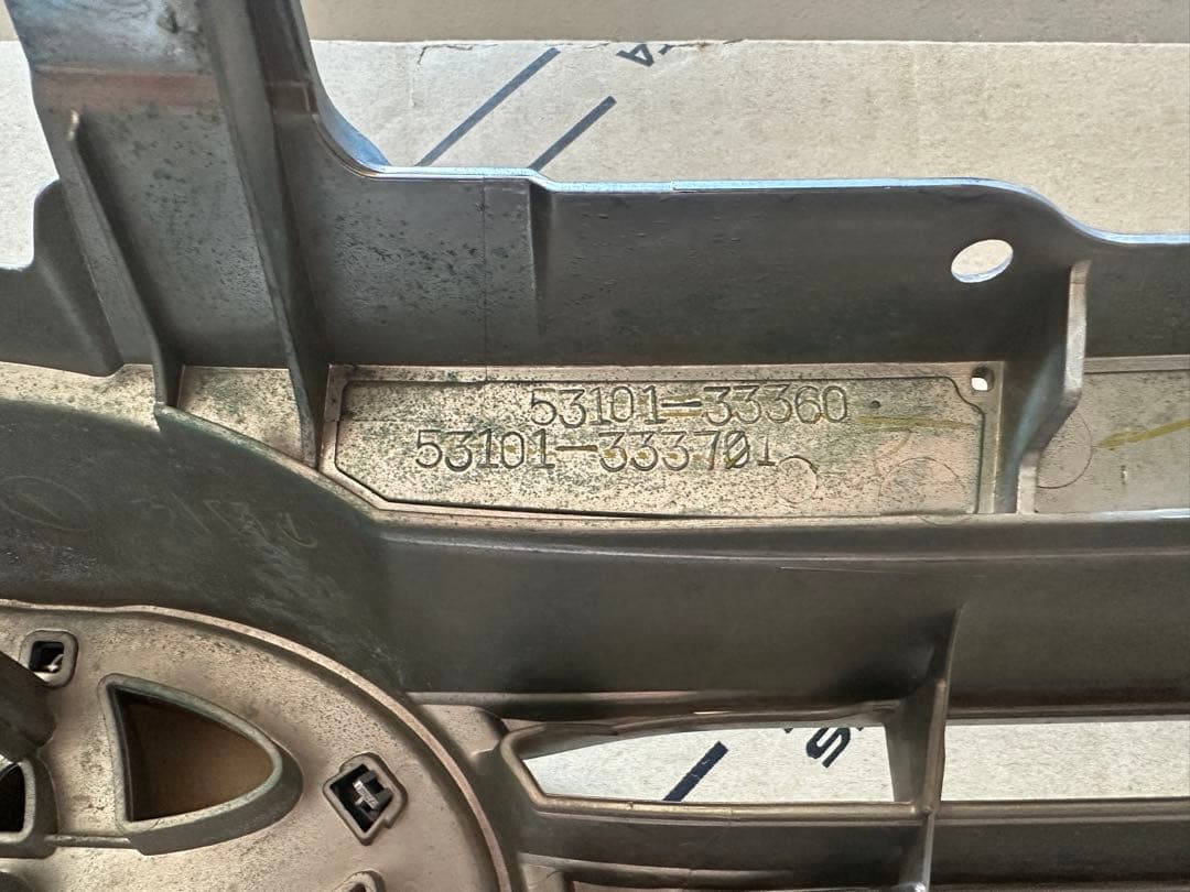 絶版品 トヨタ カムリハイブリッド AVV50 グリル