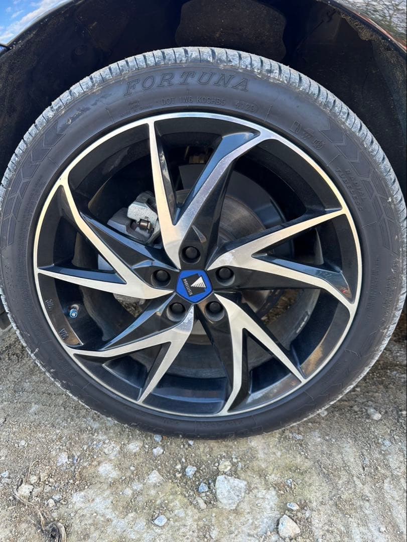 17インチ アルミホイール & タイヤ4本セット FORTUNA 50プリウス