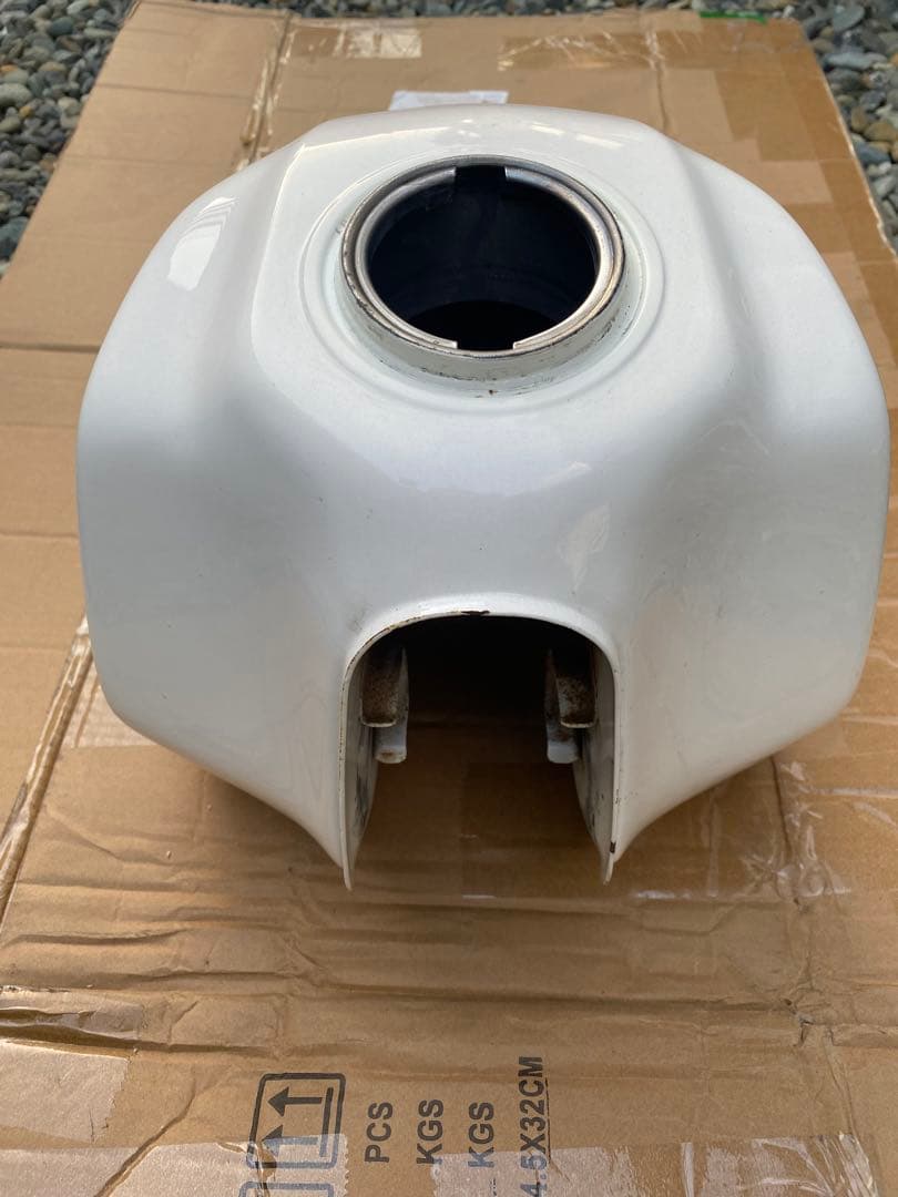 ヤマハセロー　バイクタンク ホワイト