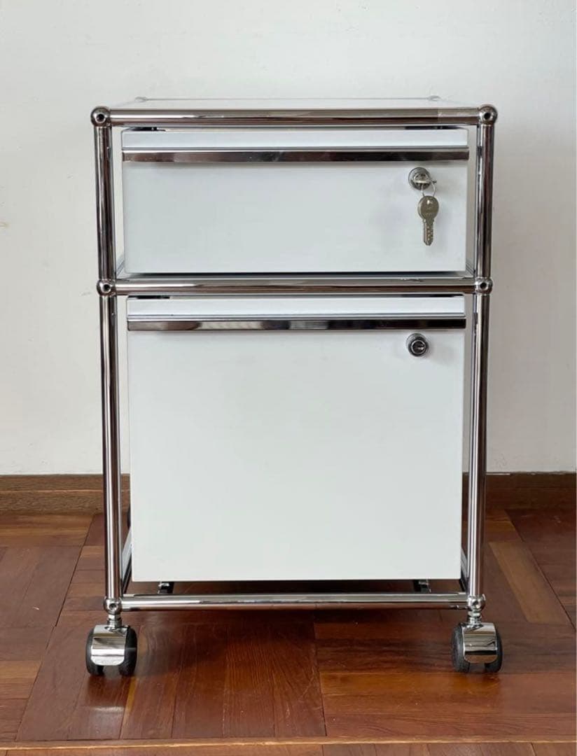 usmハラー ホワイトキャビネット 鍵付き