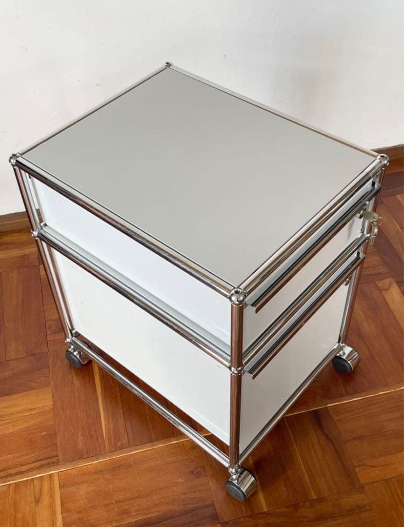 usmハラー ホワイトキャビネット 鍵付き