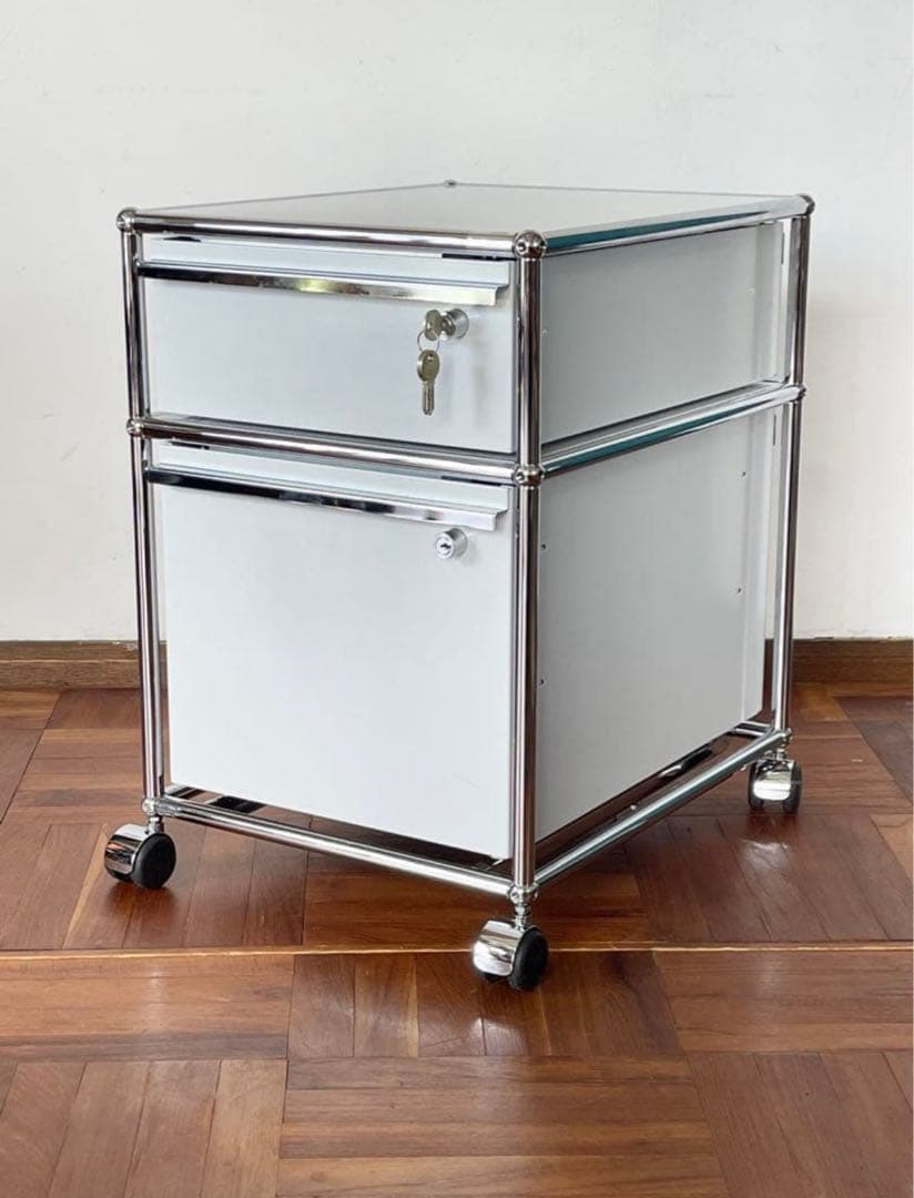 usmハラー ホワイトキャビネット 鍵付き