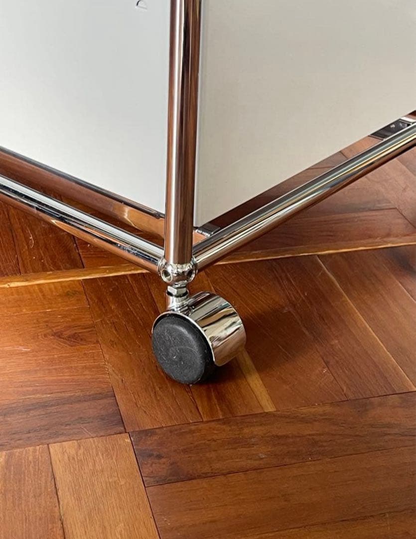 usmハラー ホワイトキャビネット 鍵付き