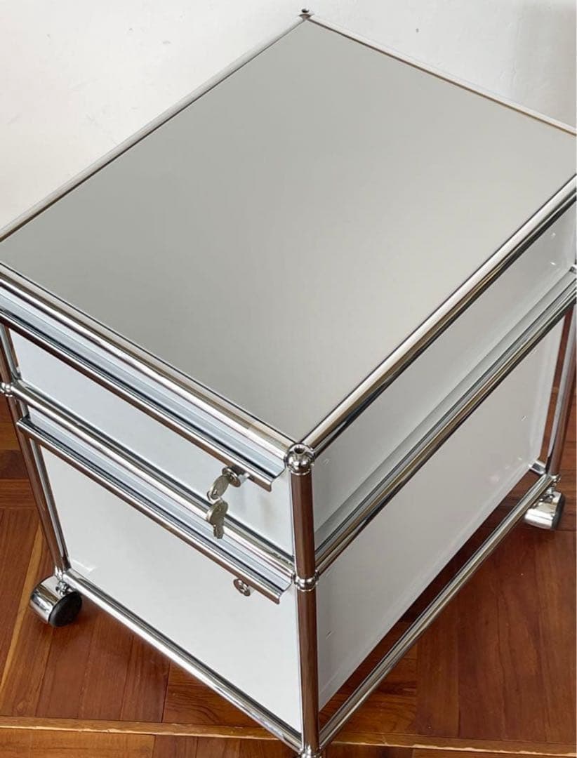 usmハラー ホワイトキャビネット 鍵付き