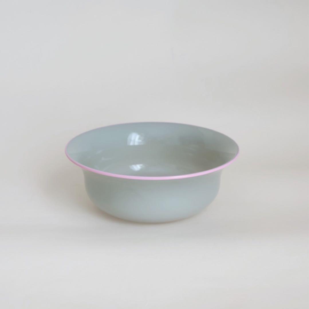 黒川登紀子　ライトグレー ボウル ピンク縁取り