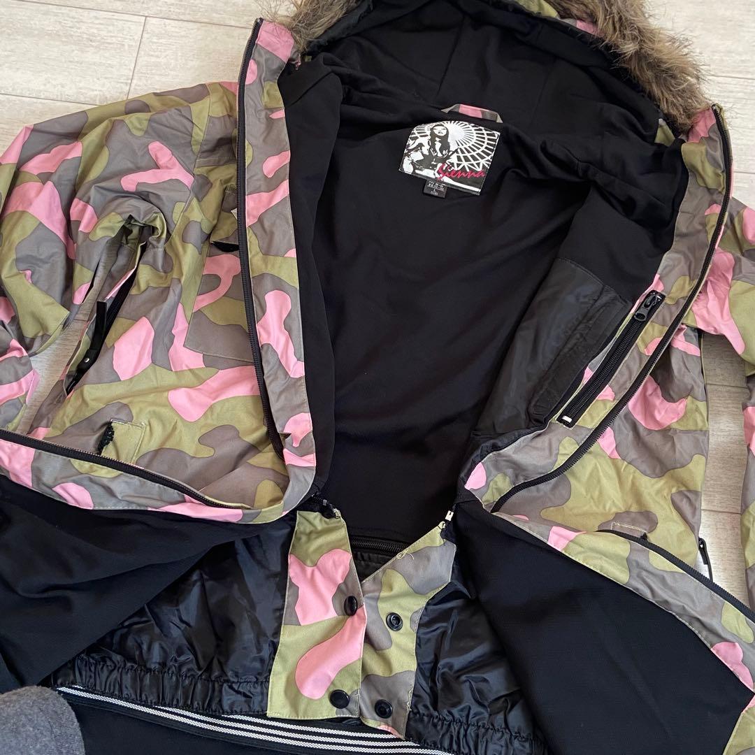 美品☆スノーボードウェアセット／カモフラージュピンク／スタッズ・レース・ファー付