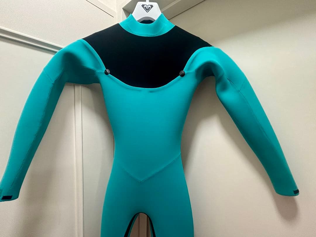 セール中新品未使用 ML ROXY フルスーツ 2/3 Hybrid U-Zip