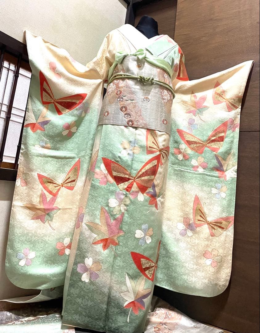 振袖フルセット6点サイズM〜Ｌ駒刺繍　花蝶文　暈し染め　金彩　正絹