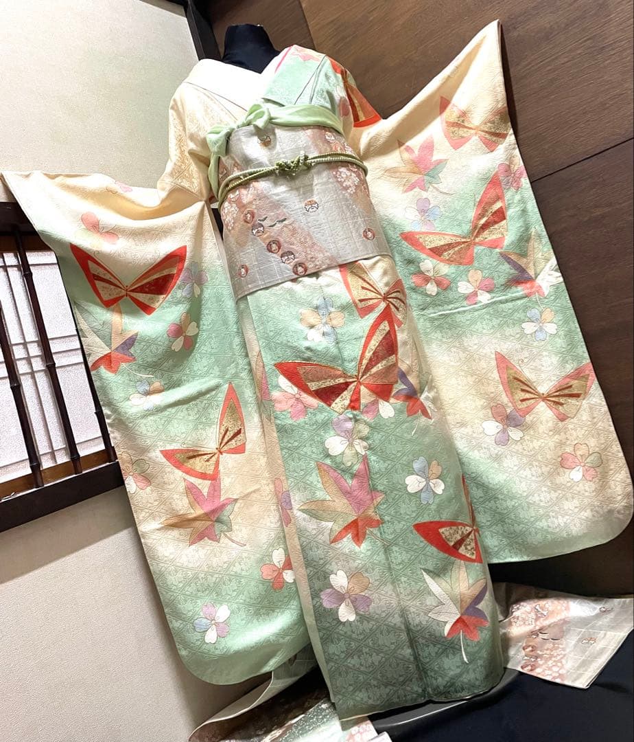 振袖フルセット6点サイズM〜Ｌ駒刺繍　花蝶文　暈し染め　金彩　正絹