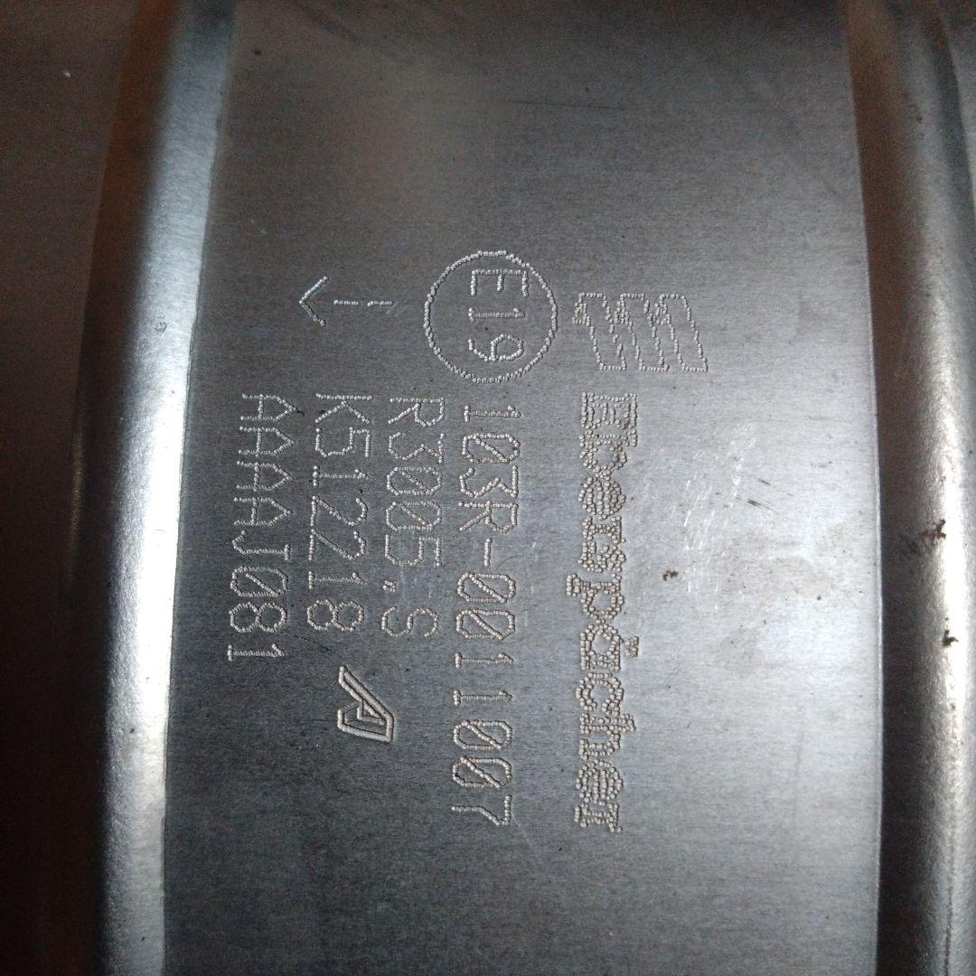 VW.ヴァナゴンt4.センターマフラー（触媒？）