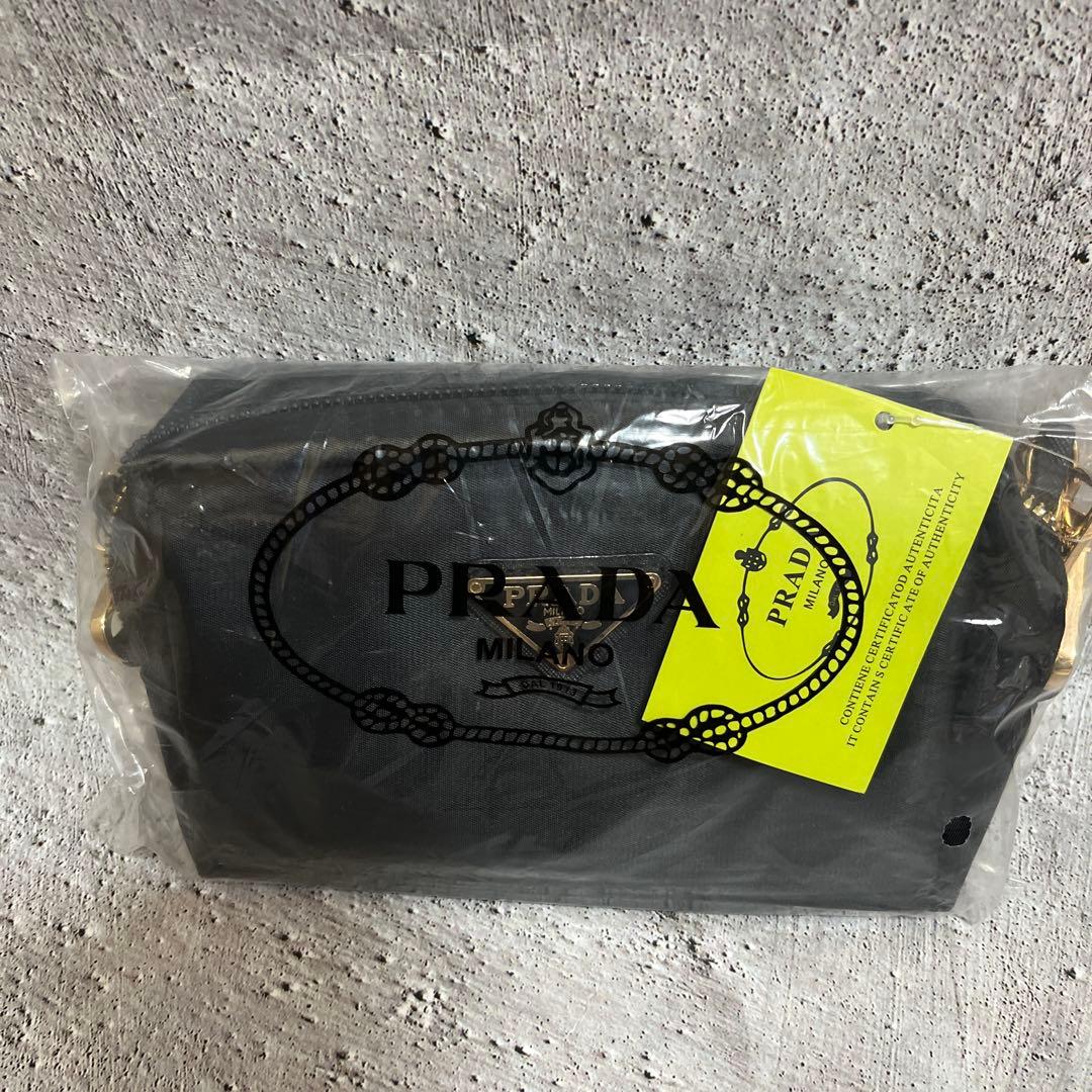 PRADAノベルティポーチ　 ショルダー