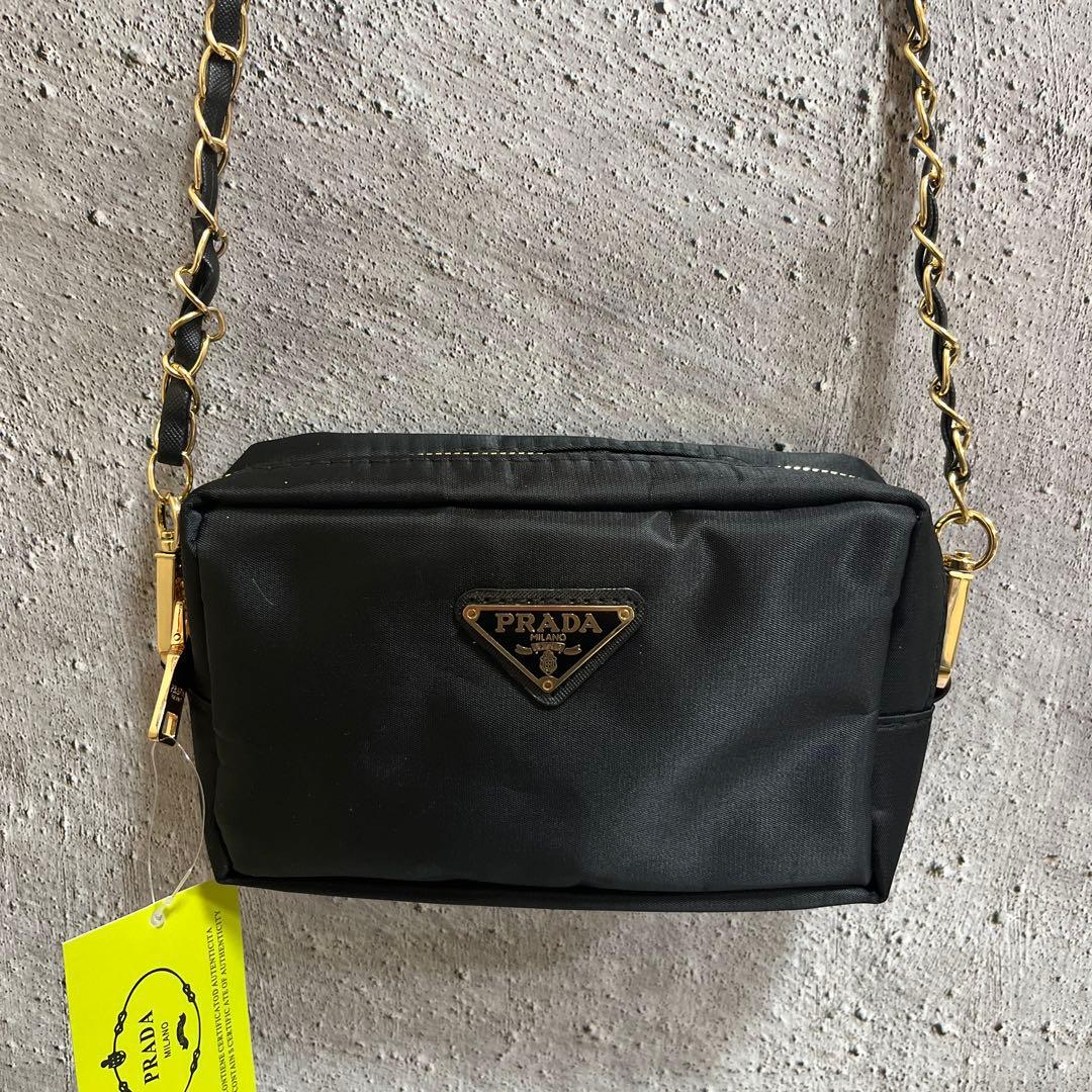 PRADAノベルティポーチ　 ショルダー