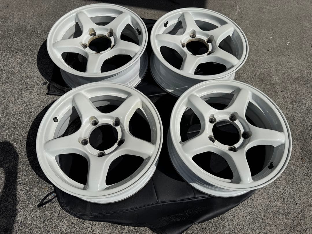 希少 ジムニー16インチ 白ホイール 4本セットバルブ新品 軽量アルミホイール