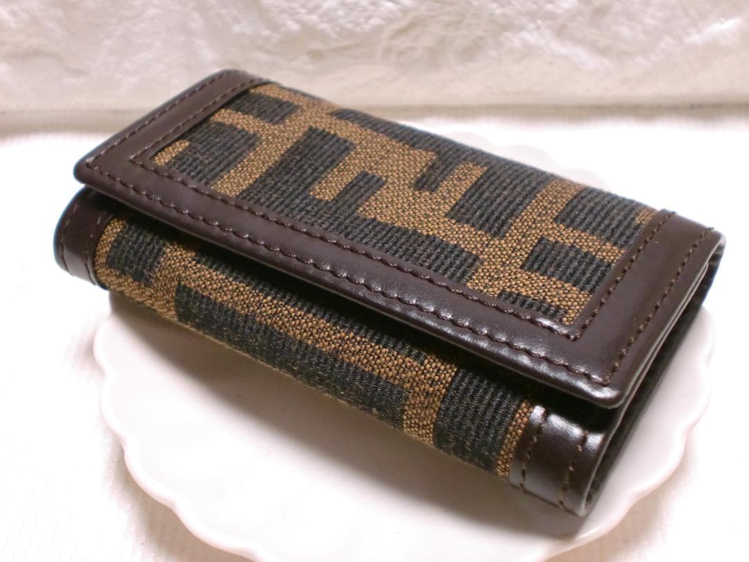 新品■FENDI■6連キーケース♪■ズッカ■ブラウン♪