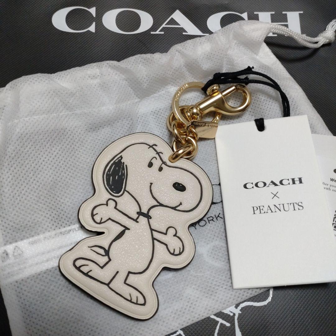 COACH ✕ PEANUTS バッグチャーム スヌーピー チョーク