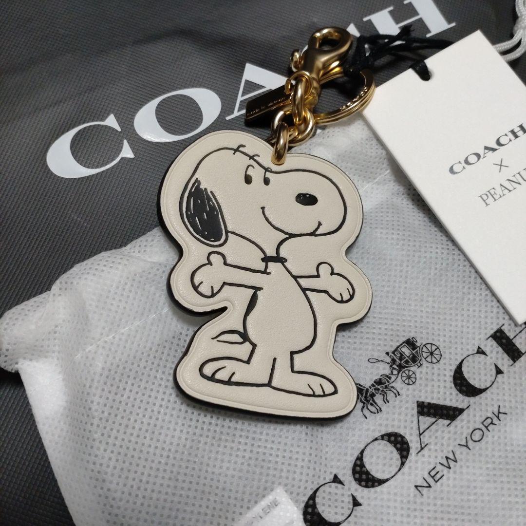COACH ✕ PEANUTS バッグチャーム スヌーピー チョーク