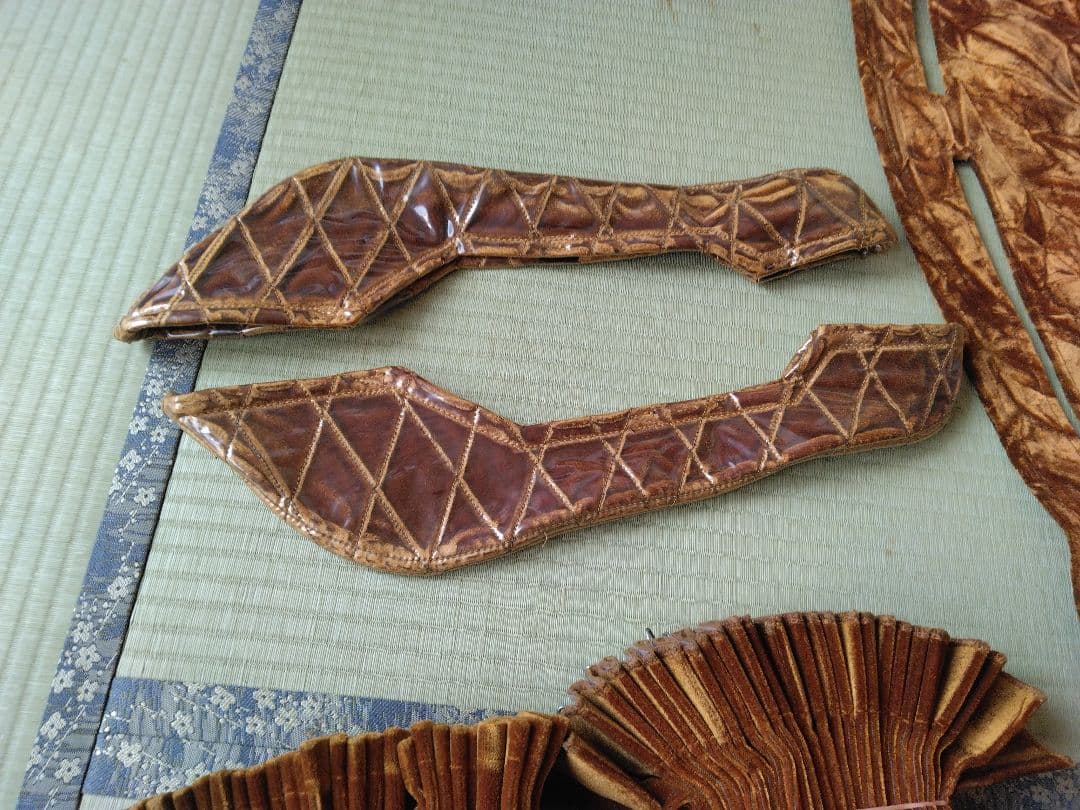 ＵＤ17クオンダッシュマット、ピラー、ハンドルカバー、ドアノブカバー仮眠カーテン