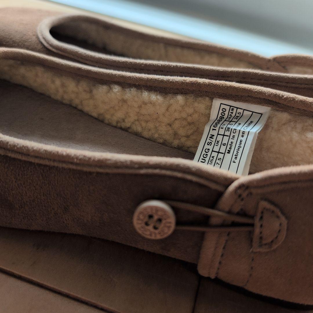 UGGモカシンフラットシューズ　24.5センチ
