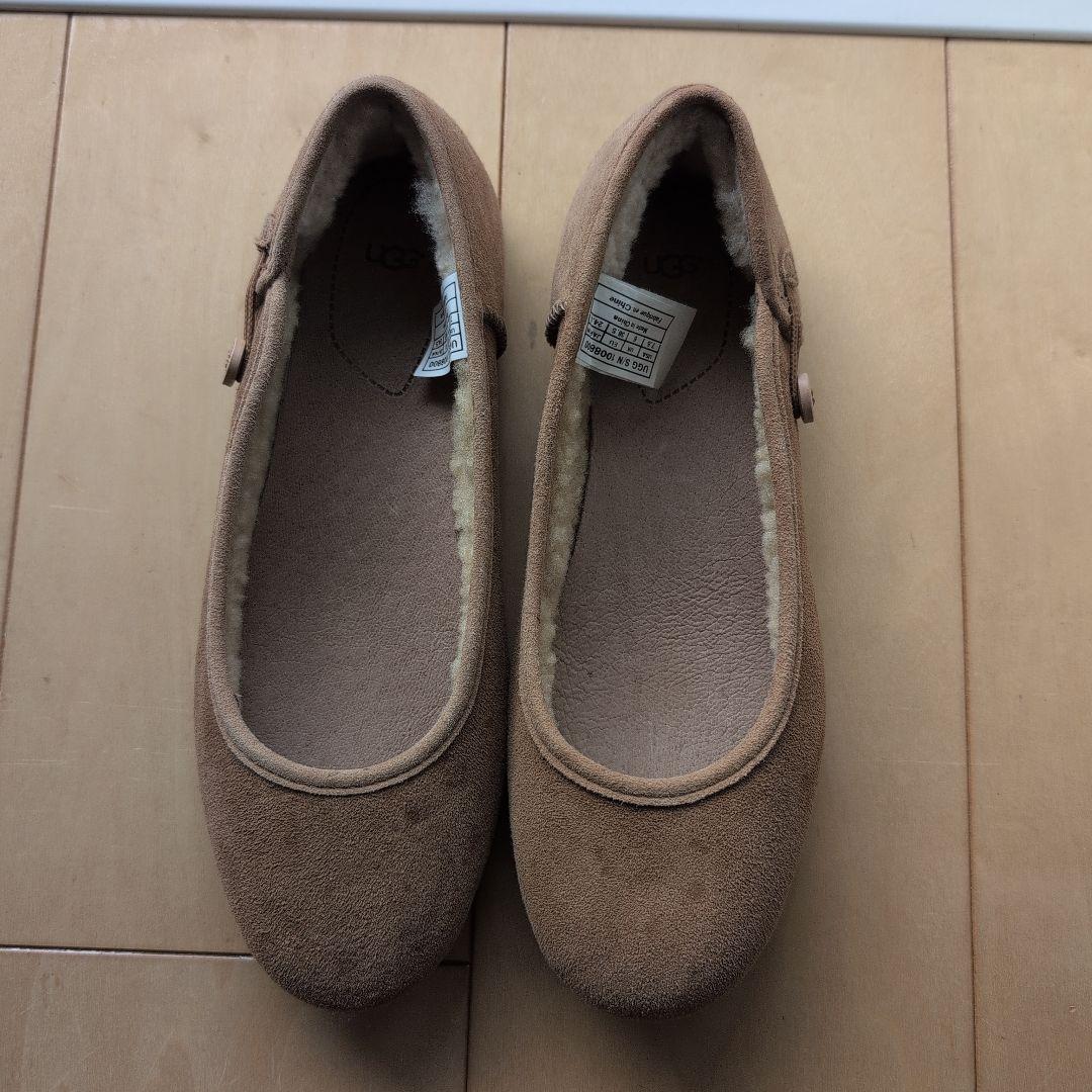 UGGモカシンフラットシューズ　24.5センチ