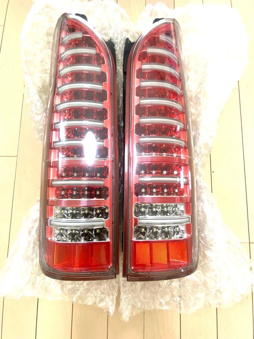 ハイエースValenti テールランプ