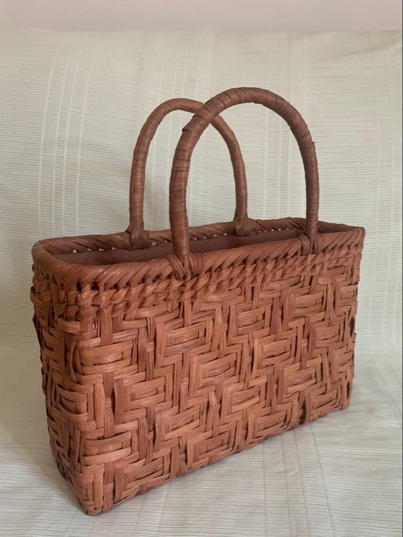 新入荷 新品 長野産 サイズM 職人手編み　連続網代編み　山葡萄籠バッグ