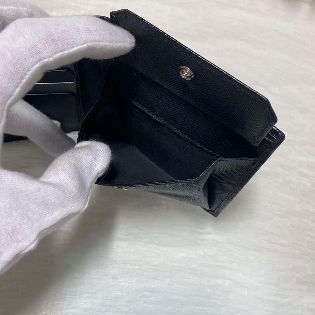 お買い得品　美品　PRADA プラダ　二つ折り　銀　黒　小銭入れ　折り財布　財布