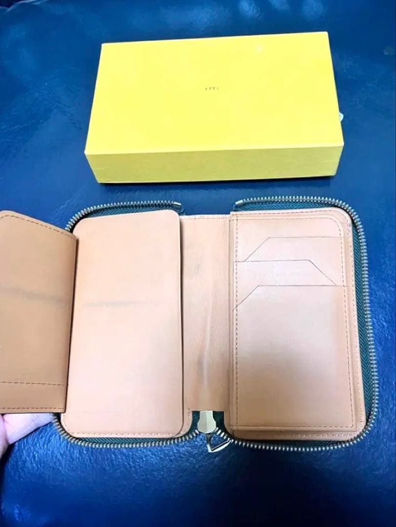 ITTI CRISTY SMART MID WLT コノリーレザー