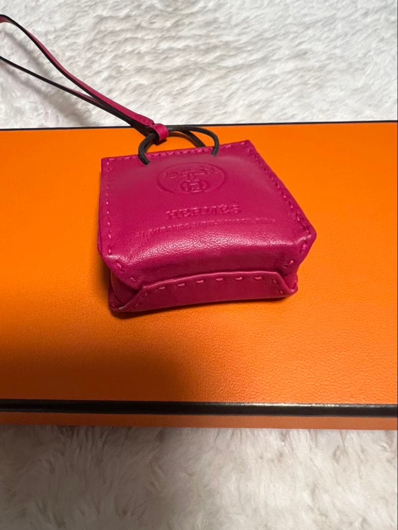 エルメス　チャーム　サックオランジュ　ローズメキシコ