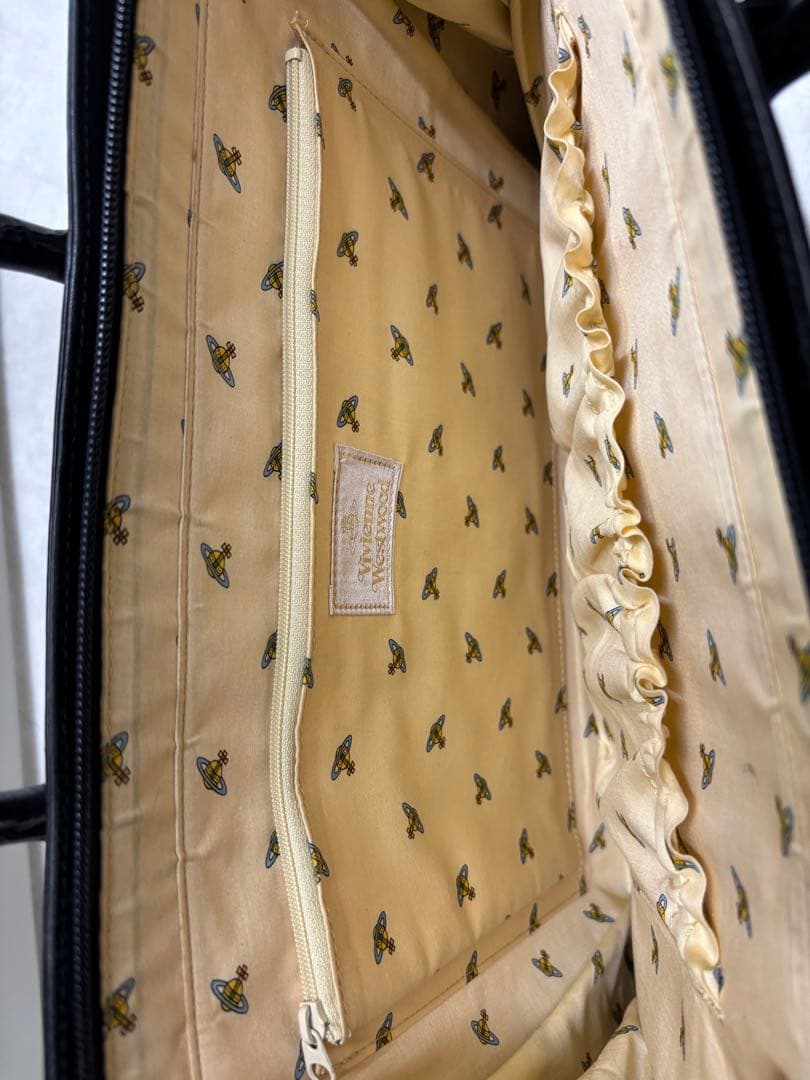 ヴィヴィアンウェストウッド 黒レザービジネスバッグ