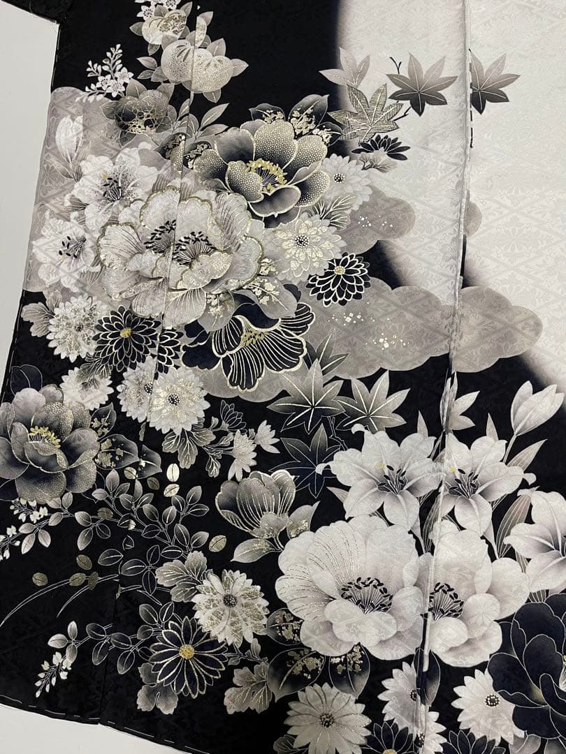 クール系モノトーンコーデ 振袖＋帯揚げ＋帯締め【白金彩刺繍振袖◆吉祥花】