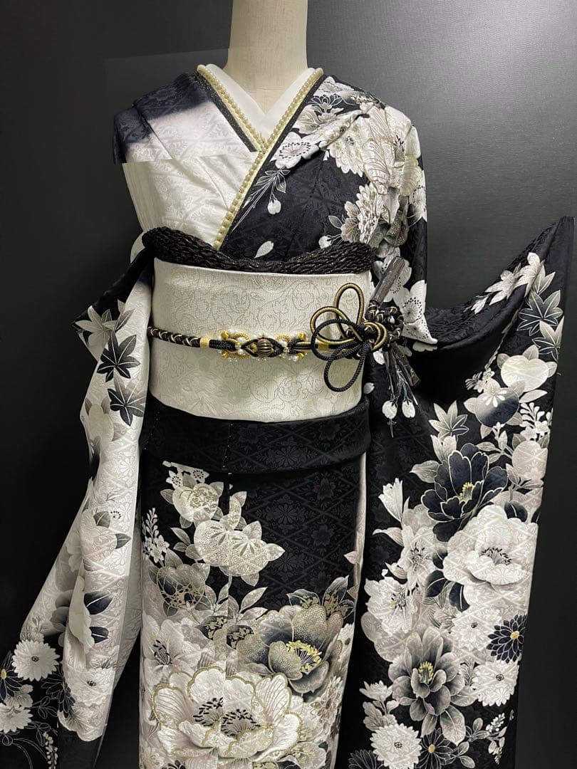 クール系モノトーンコーデ 振袖＋帯揚げ＋帯締め【白金彩刺繍振袖◆吉祥花】