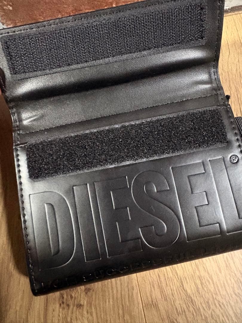 DIESEL 新品タグ付き　ブラック 二つ折り財布