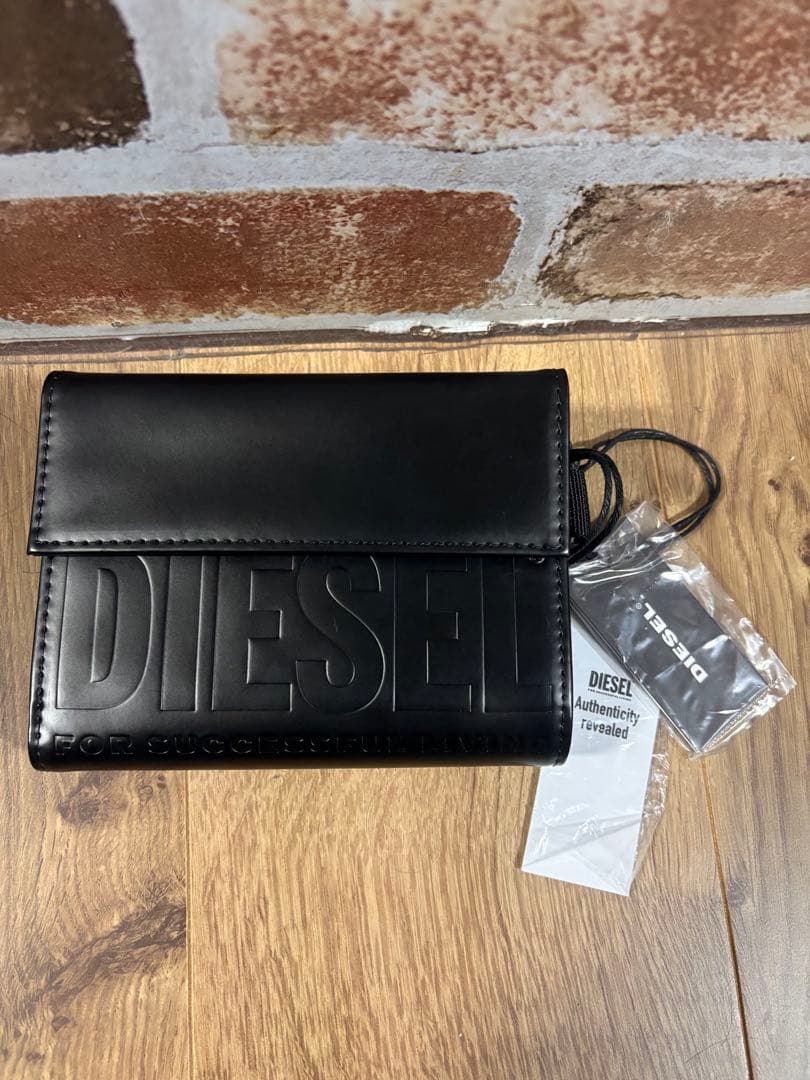DIESEL 新品タグ付き　ブラック 二つ折り財布