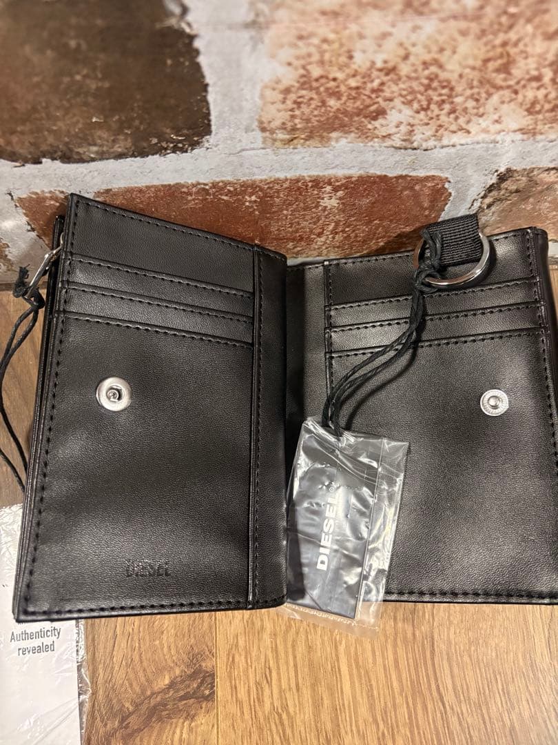 DIESEL 新品タグ付き　ブラック 二つ折り財布